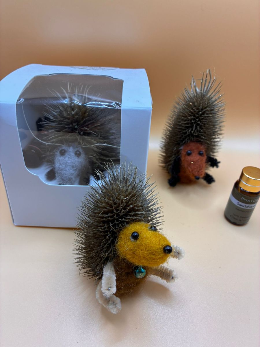 Needle felt hedgehog car air fresheners boxed with essential oil
