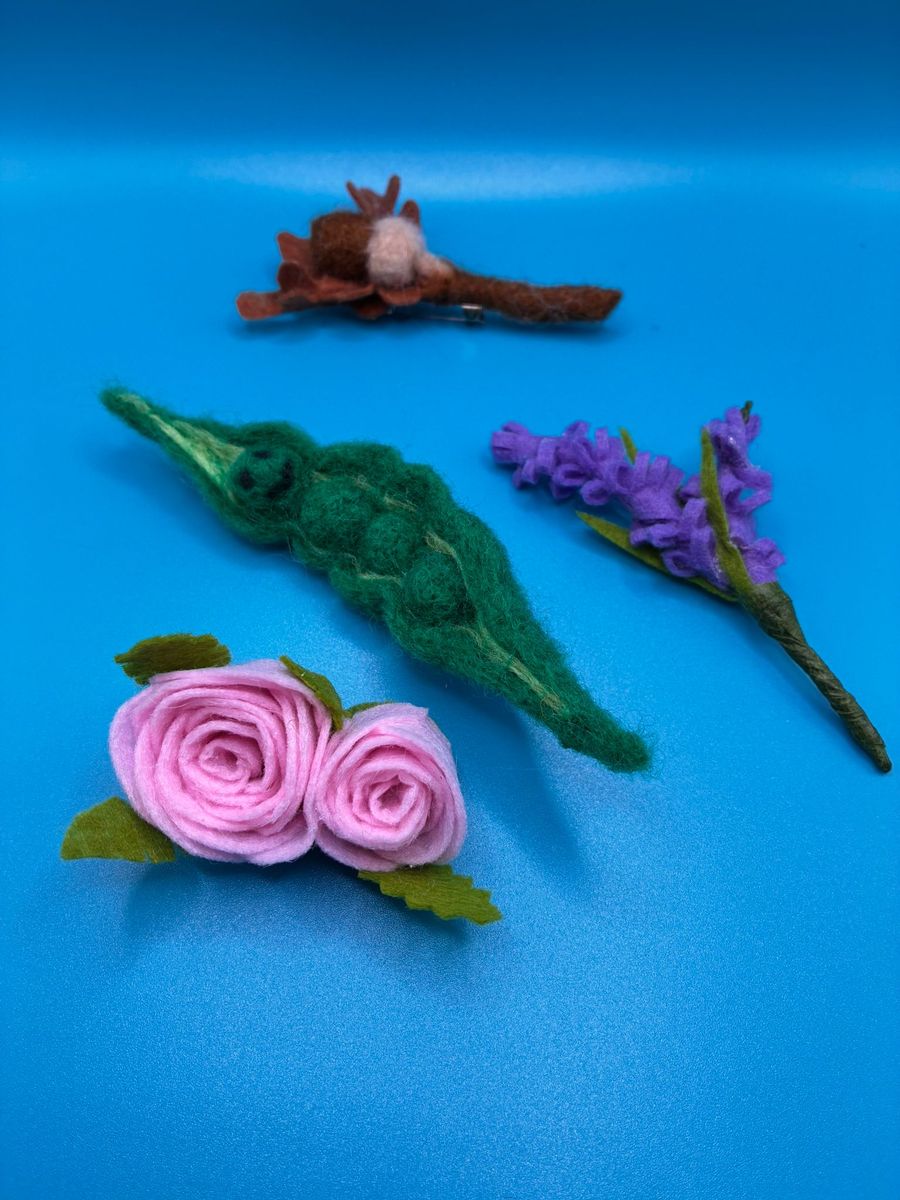Assorted felt pin brooches