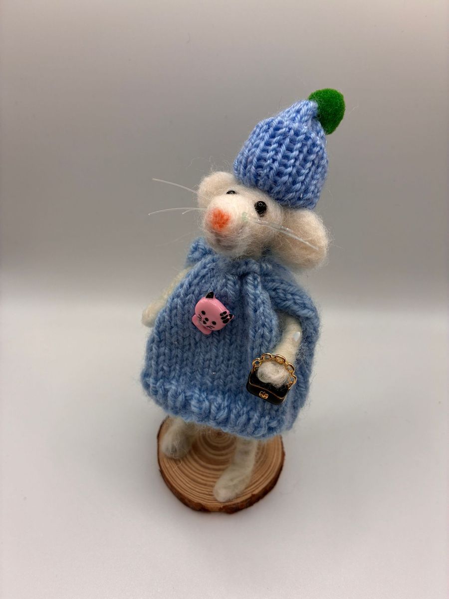 Needle felt mouse in blue knitted dress on wood slice