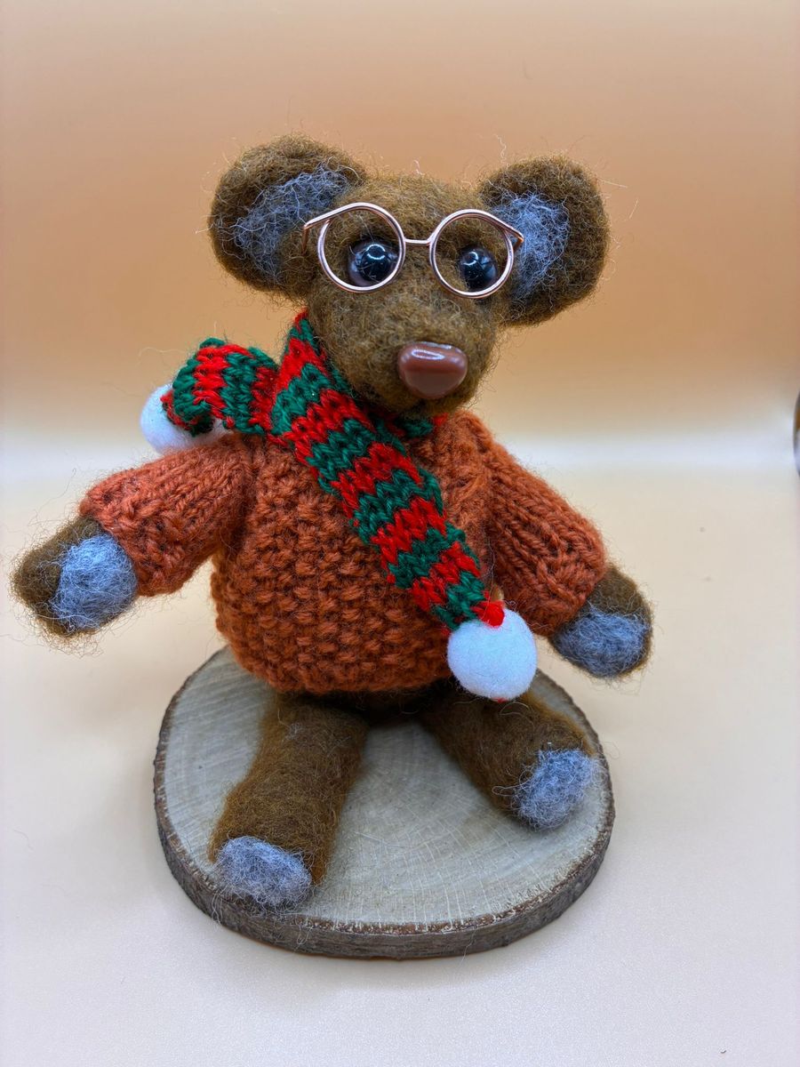 Needle felt mouse with glasses and scarf on wood slice