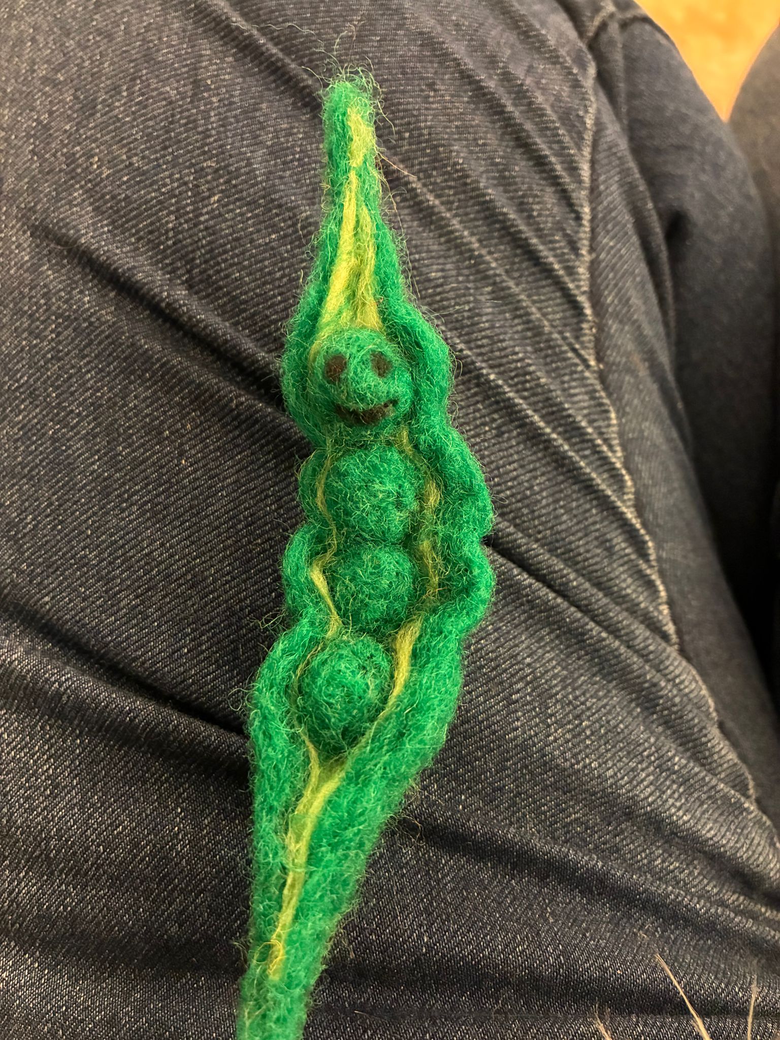Needle felt pea pod brooch